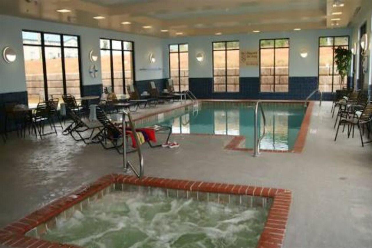 Hampton Inn & Suites Маккомб Экстерьер фото