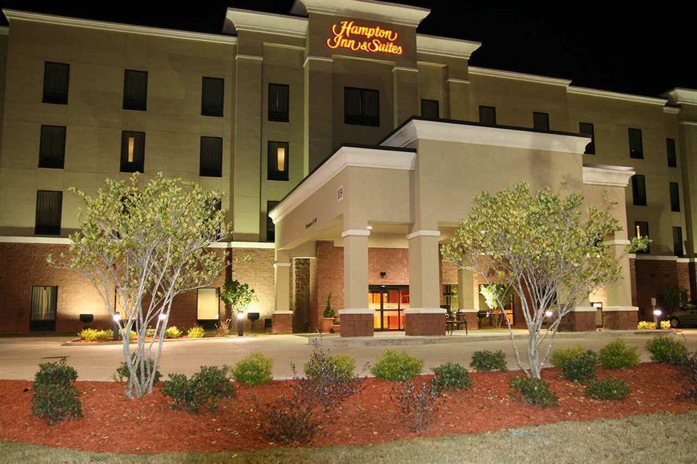 Hampton Inn & Suites Маккомб Экстерьер фото