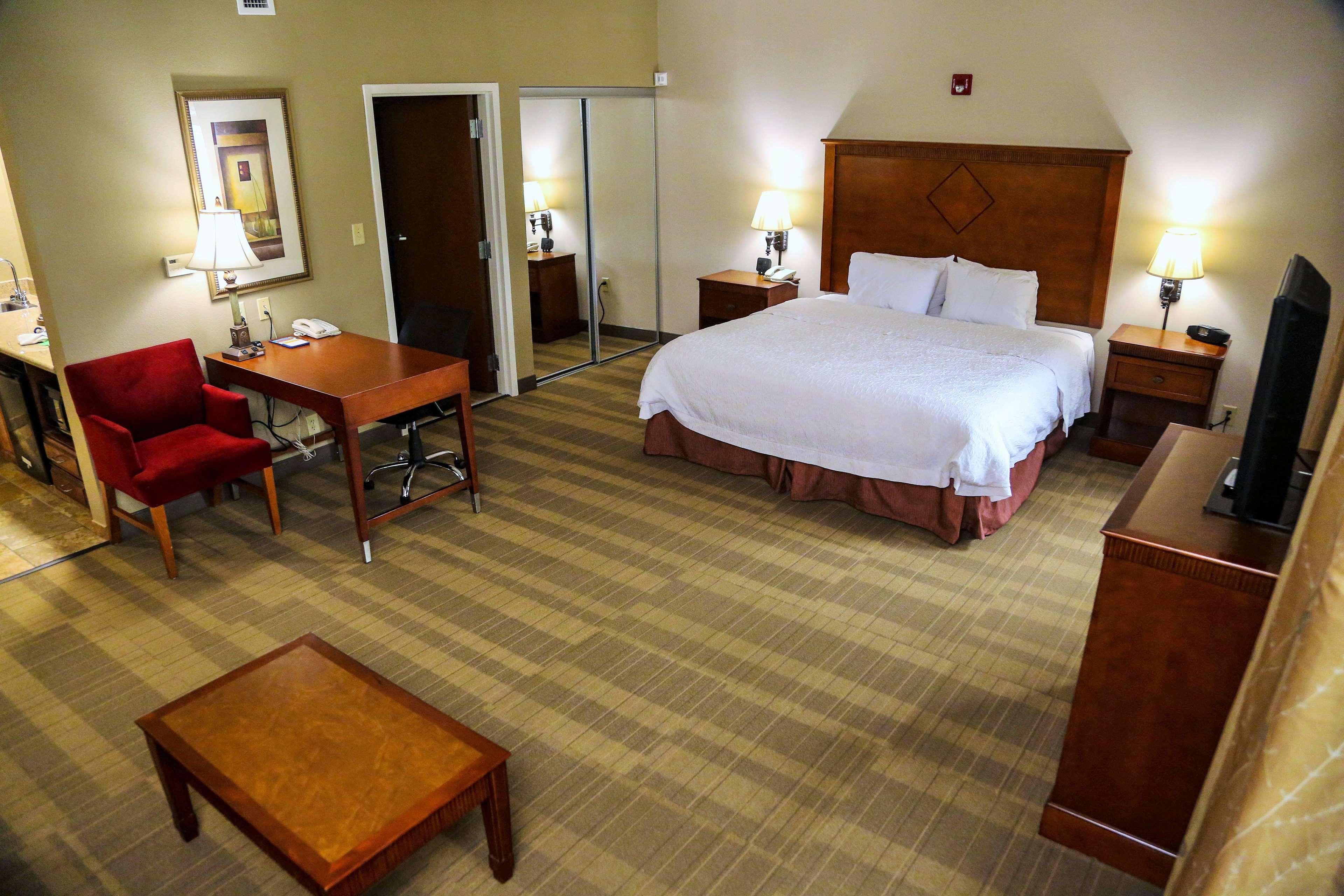 Hampton Inn & Suites Маккомб Экстерьер фото