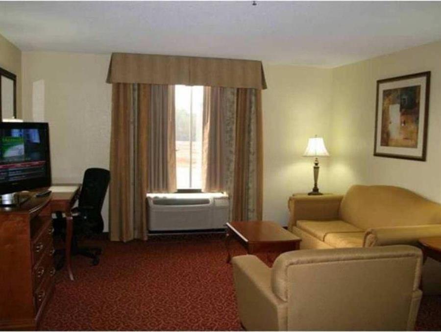 Hampton Inn & Suites Маккомб Экстерьер фото