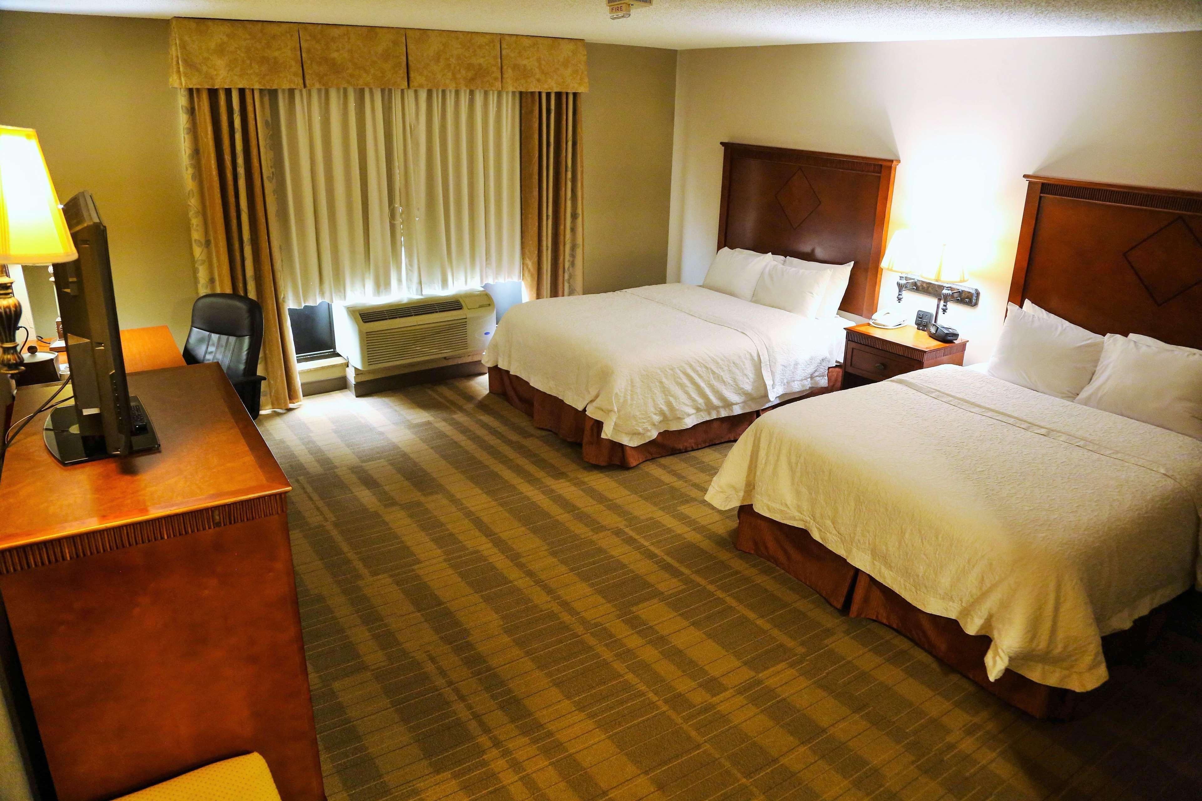 Hampton Inn & Suites Маккомб Экстерьер фото