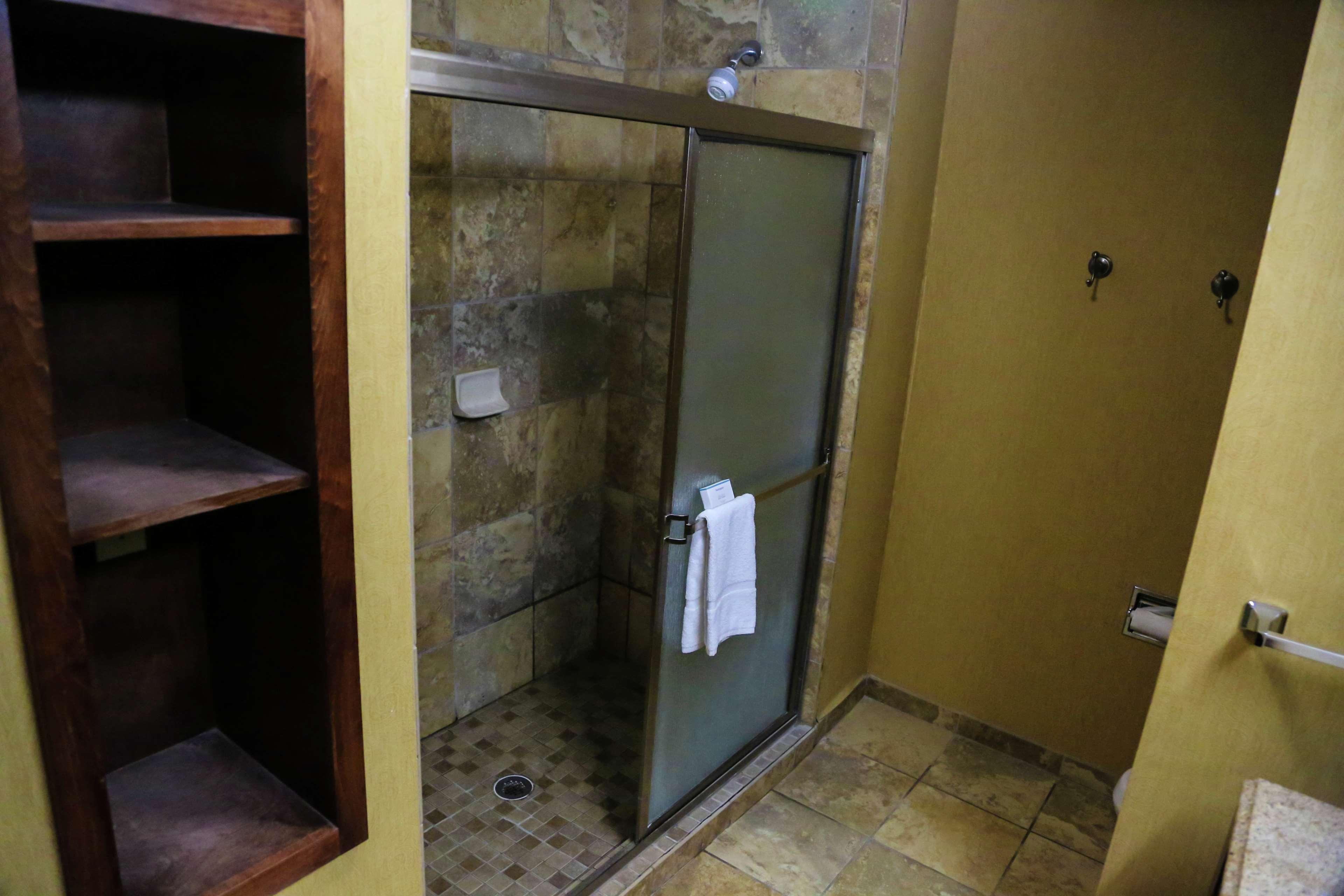 Hampton Inn & Suites Маккомб Экстерьер фото