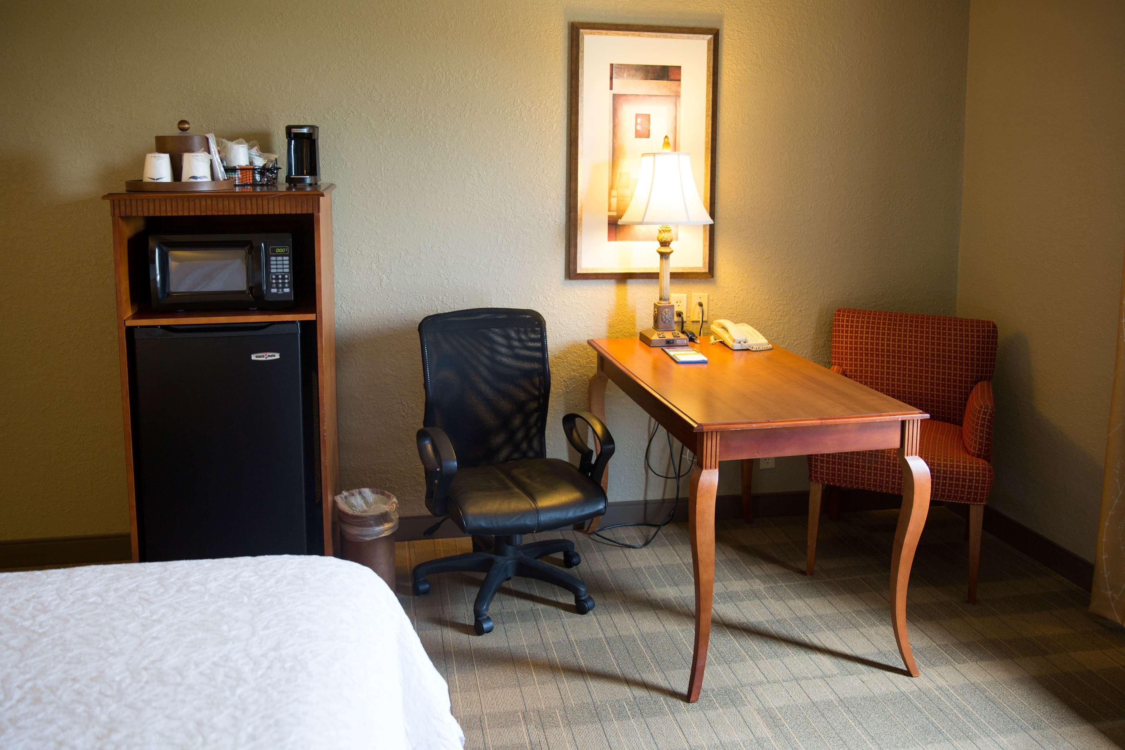 Hampton Inn & Suites Маккомб Экстерьер фото