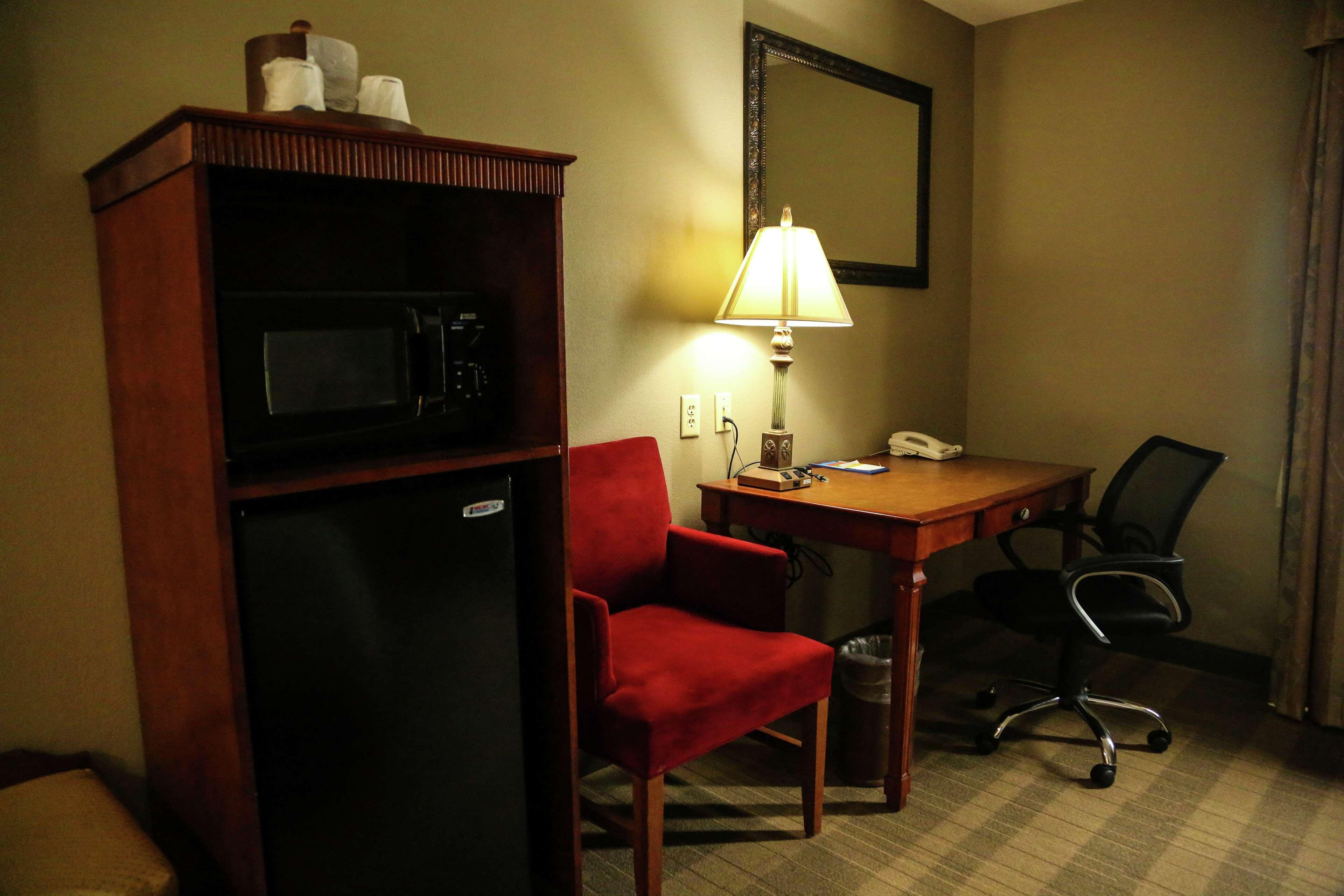 Hampton Inn & Suites Маккомб Экстерьер фото
