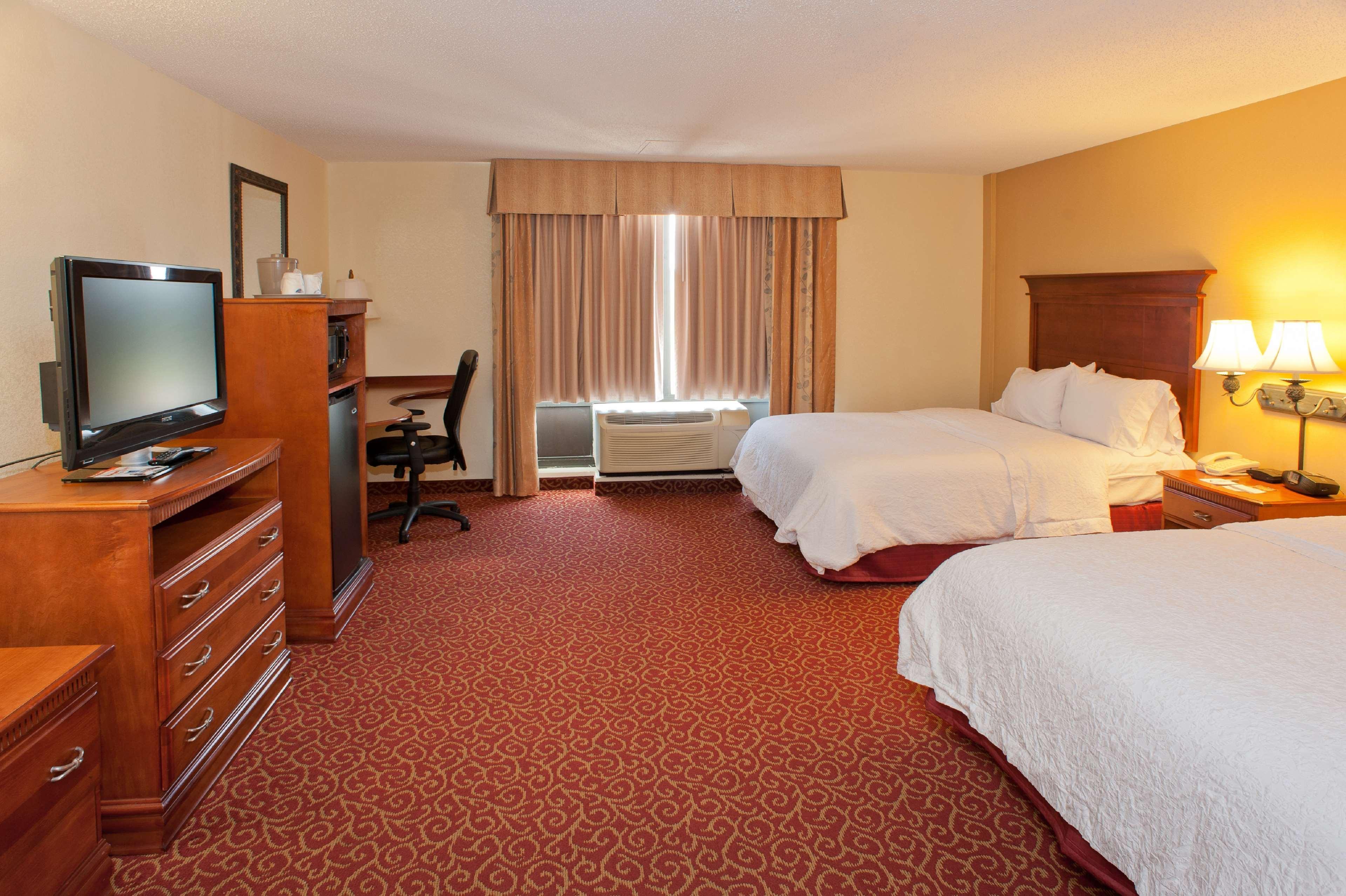 Hampton Inn & Suites Маккомб Экстерьер фото