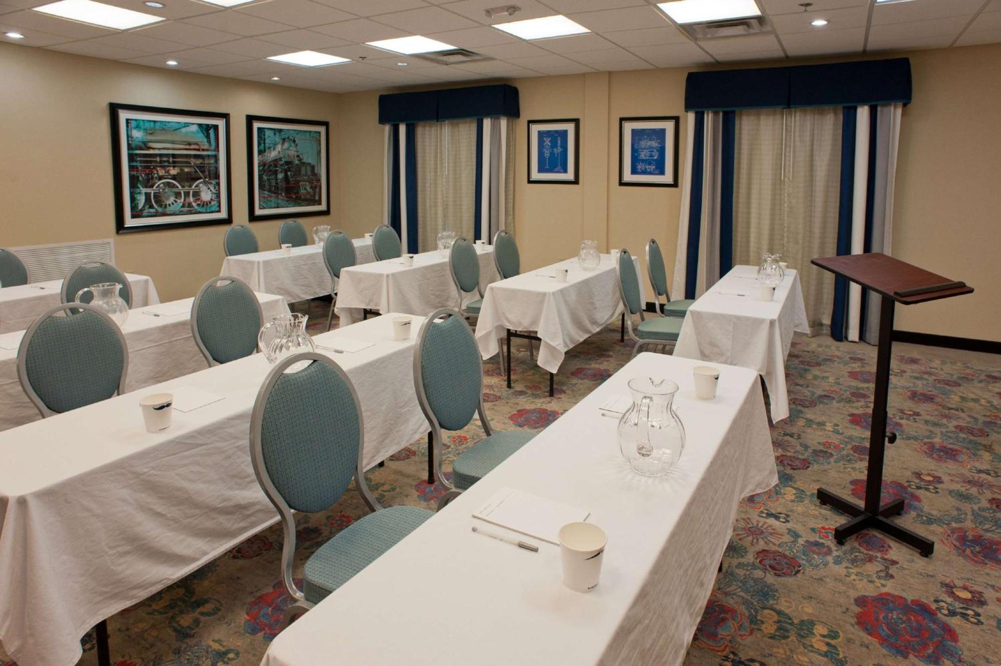 Hampton Inn & Suites Маккомб Экстерьер фото