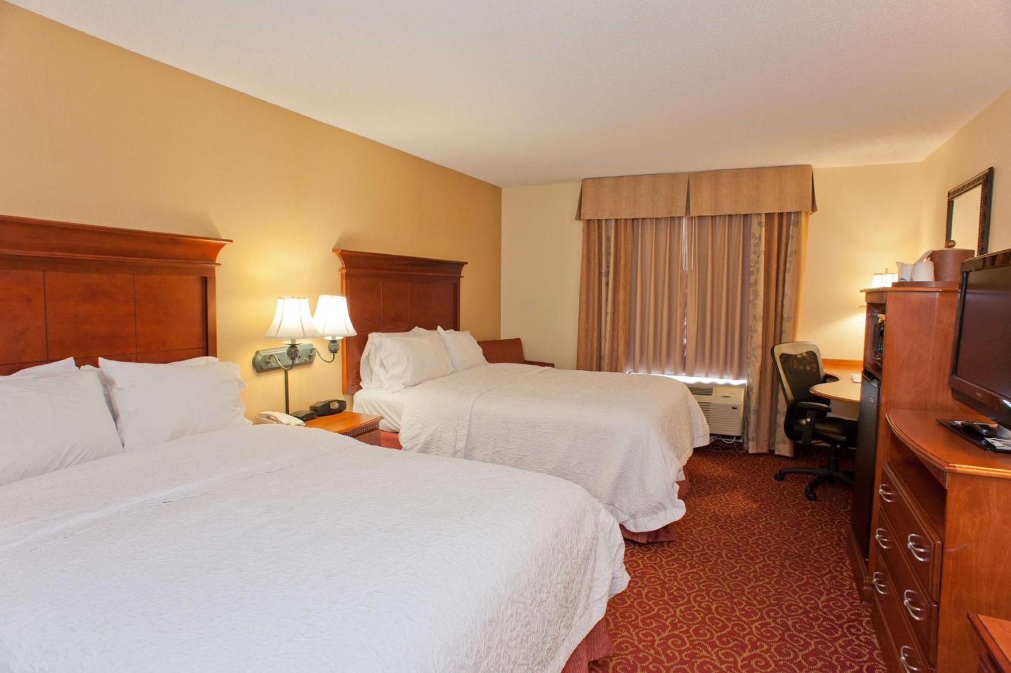 Hampton Inn & Suites Маккомб Экстерьер фото