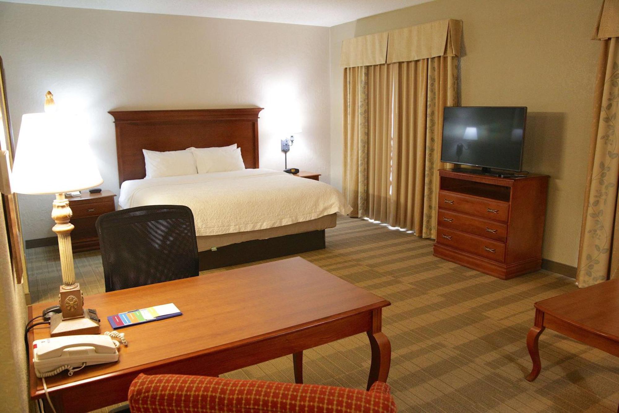 Hampton Inn & Suites Маккомб Экстерьер фото