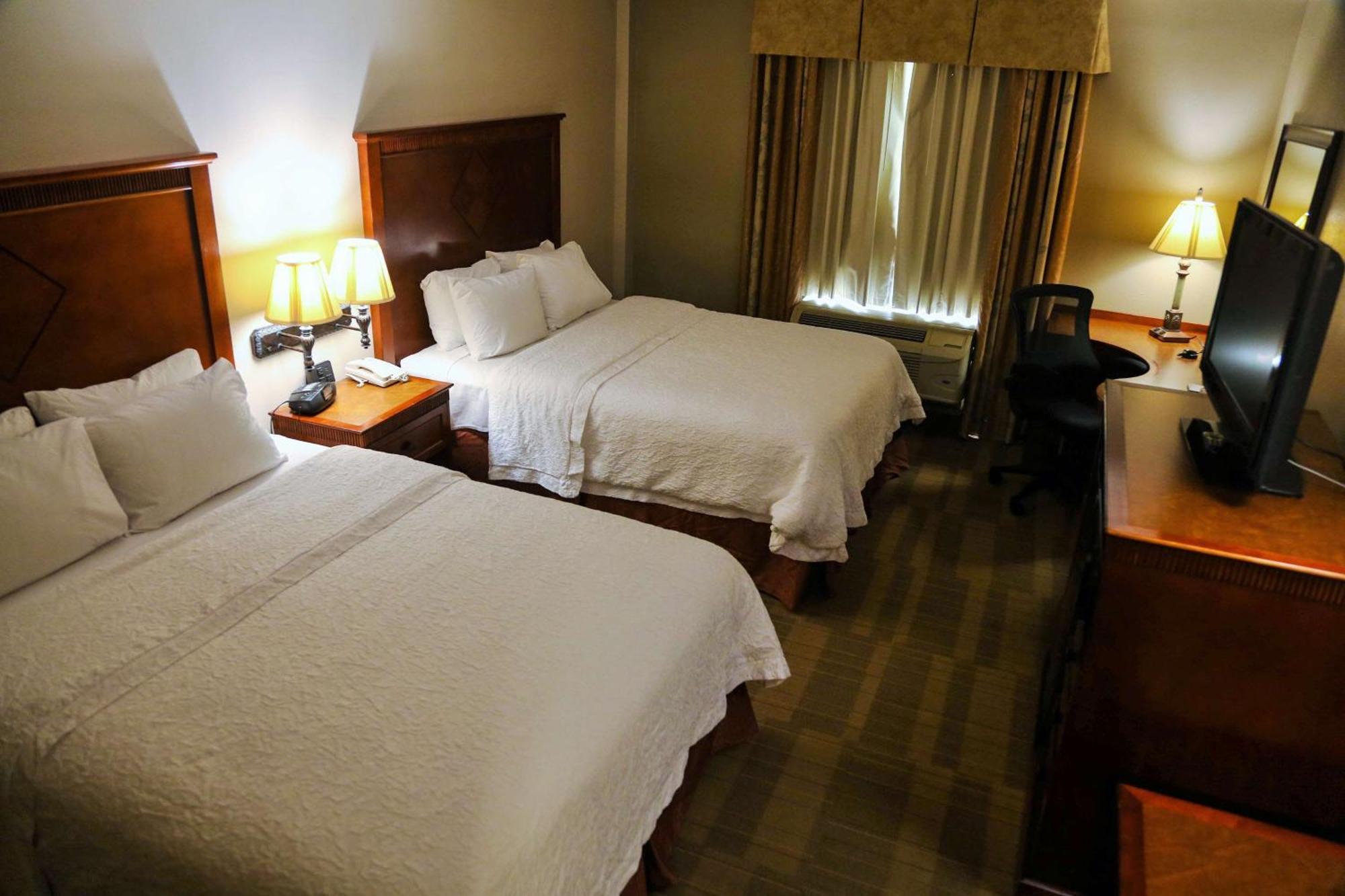 Hampton Inn & Suites Маккомб Экстерьер фото