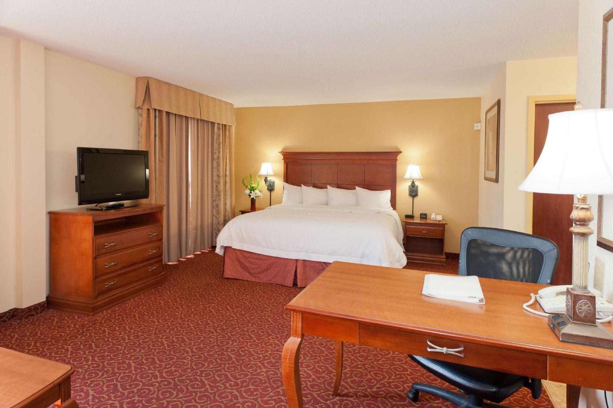 Hampton Inn & Suites Маккомб Экстерьер фото