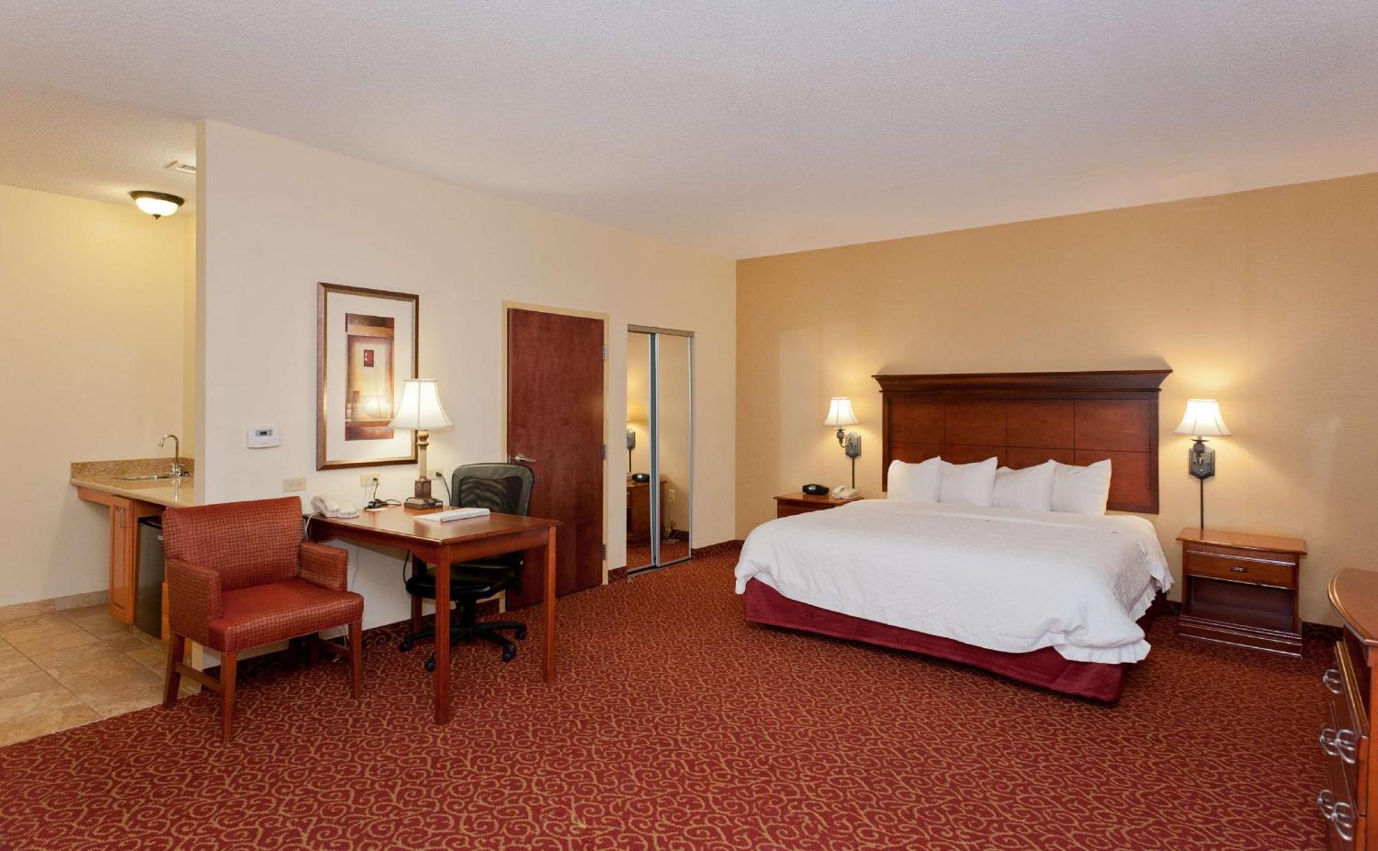 Hampton Inn & Suites Маккомб Экстерьер фото