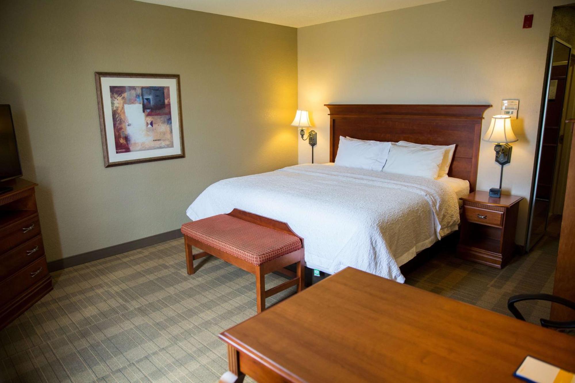 Hampton Inn & Suites Маккомб Экстерьер фото